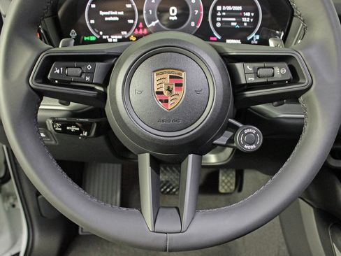 Used 2025 Porsche Cayenne Coupe image 23