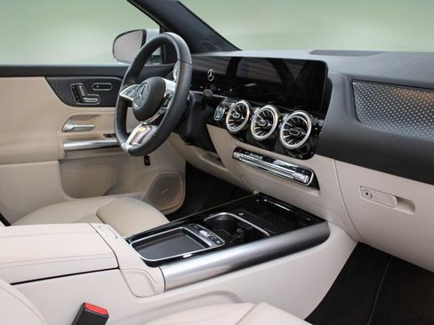 Used 2025 Mercedes-Benz GLA 250 4MATIC image 22