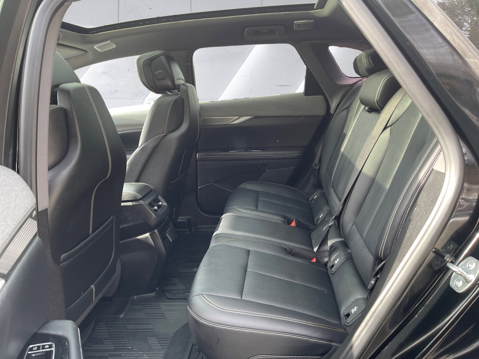 Used 2025 Cadillac Optiq Luxury 2 w/ LPO, Floor Liner Package AWD/4WD image 31