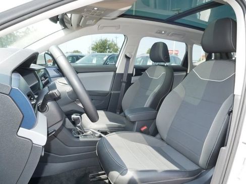 Certified 2023 Volkswagen Taos SE w/ Panoramic Sunroof Package AWD/4WD image 15