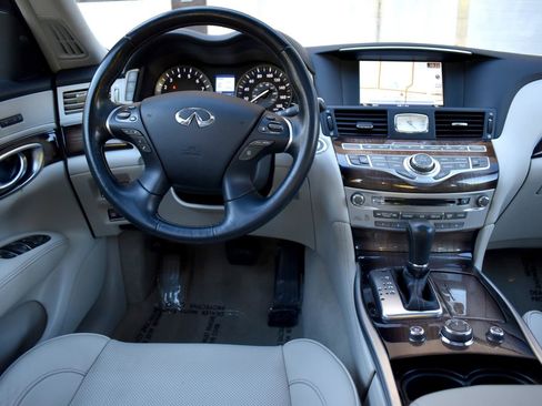 Used 2017 INFINITI Q70 L 3.7 w/ Deluxe Touring Package image 14