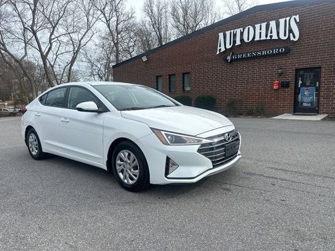 Used 2020 Hyundai Elantra SE w/ Cargo Package (C1) image 1