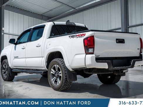 Used 2018 Toyota Tacoma TRD Sport AWD/4WD image 28
