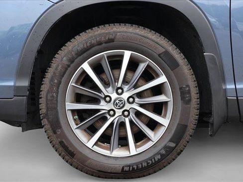 Used 2019 Toyota Highlander XLE AWD/4WD image 9