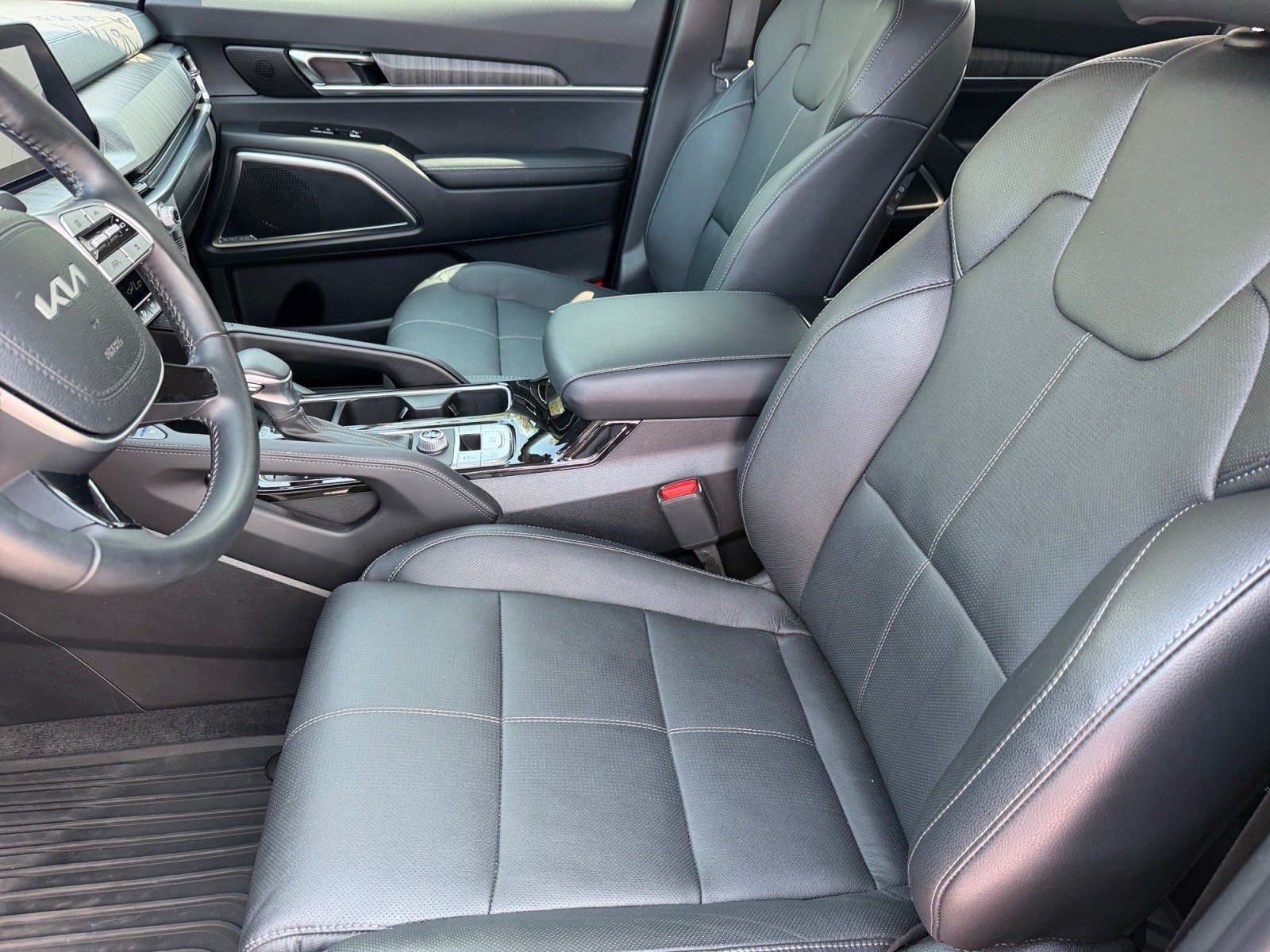 Used 2024 Kia Telluride SX w/ Towing Package FWD image 10