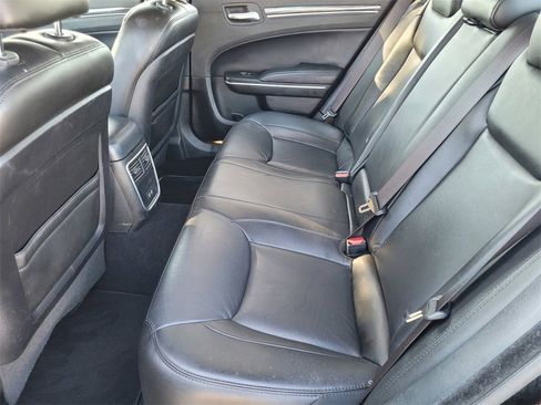 Used 2022 Chrysler 300 Touring L image 10