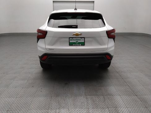 Used 2025 Chevrolet Trax LS FWD image 6