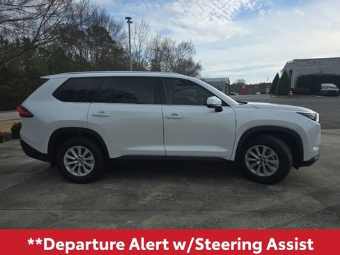 Used 2024 Toyota Grand Highlander XLE image 9