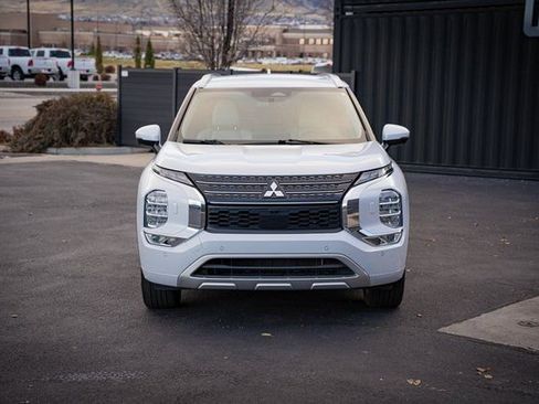 Used 2023 Mitsubishi Outlander SEL image 2