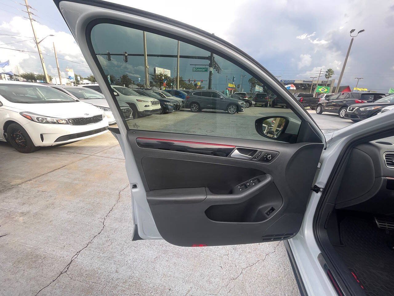 Used 2018 Volkswagen Jetta GLI FWD image 3