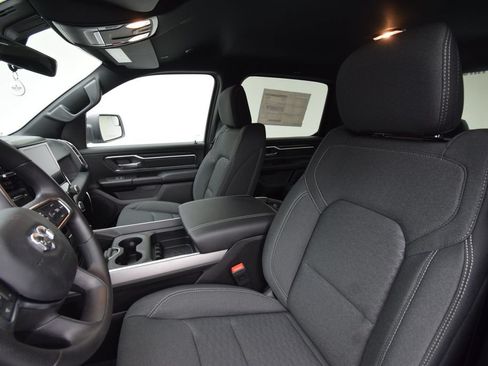 New 2026 RAM 1500 4x4 Crew Cab image 32