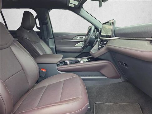 Used 2025 Ford Explorer Platinum image 19