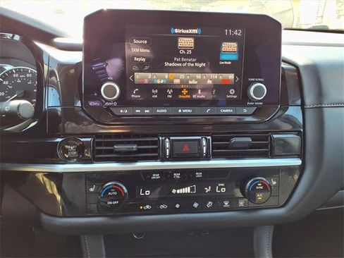 Used 2025 Nissan Pathfinder SV image 5