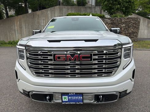 Used 2023 GMC Sierra 1500 Denali w/ Technology Package AWD/4WD image 9