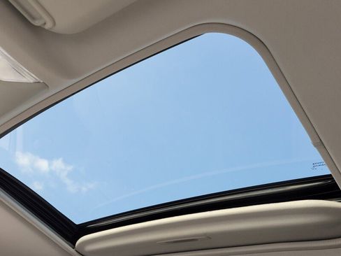 Used 2021 Toyota RAV4 XLE Premium image 18