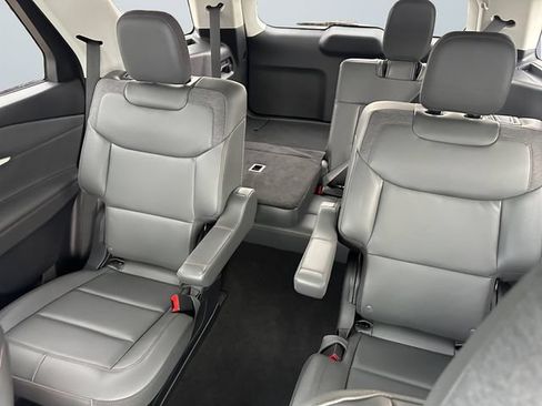 Used 2025 Ford Explorer Active w/ Active Comfort Package AWD/4WD image 13