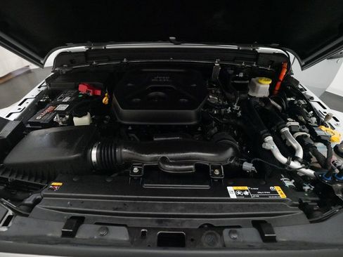 Used 2022 Jeep Wrangler Unlimited Sahara image 3