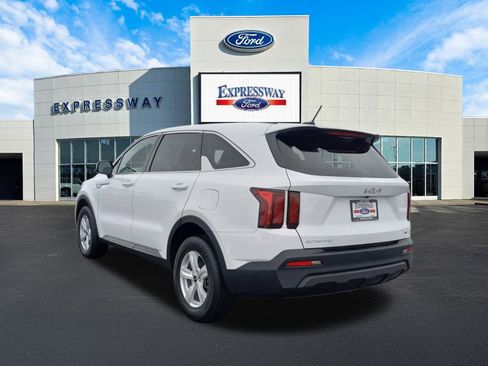 Used 2023 Kia Sorento LX image 8
