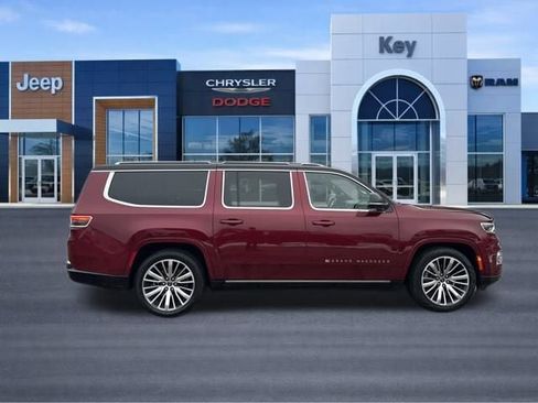 Used 2024 Jeep Grand Wagoneer L Series III AWD/4WD image 7
