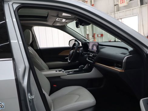 Used 2024 Toyota Grand Highlander AWD image 37