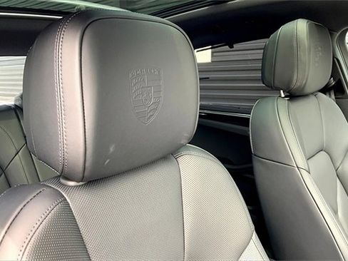 New 2025 Porsche Macan image 8