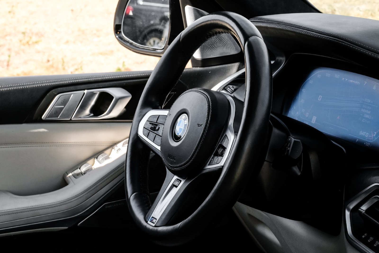 Used 2020 BMW X7 M50i w/ Dynamic Handling Package AWD/4WD image 13