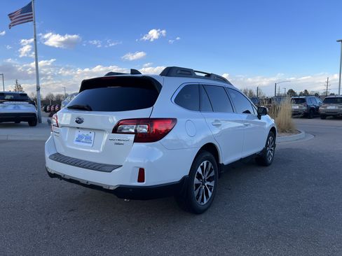 Used 2017 Subaru Outback 3.6R Limited image 11