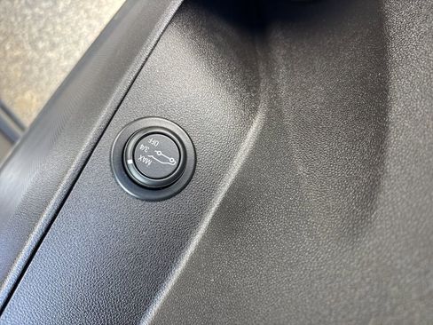 Used 2018 Chevrolet Equinox LT w/ Sun & Infotainment Package image 21