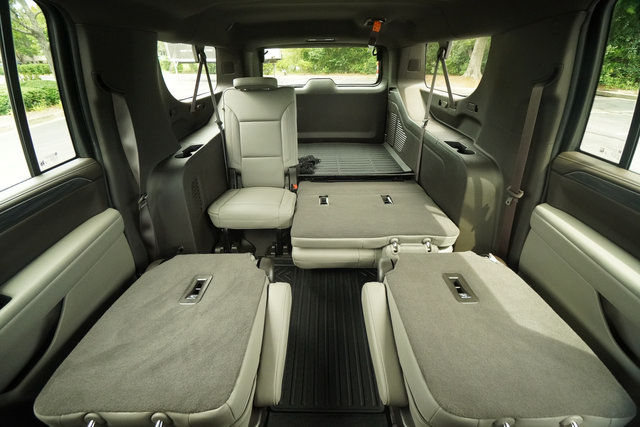 Used 2024 GMC Yukon XL SLT w/ SLT Luxury Package AWD/4WD image 22