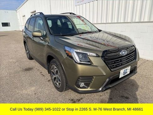 Used 2023 Subaru Forester Premium image 3
