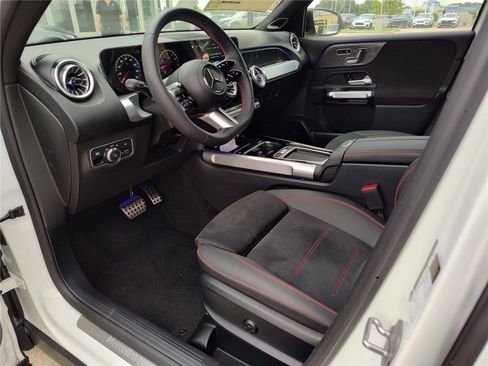 New 2024 Mercedes-Benz GLB 250 image 2