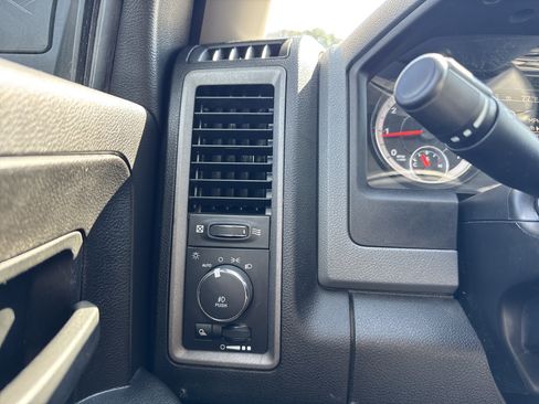 Used 2019 RAM 1500 Express image 24