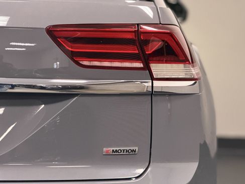 Used 2020 Volkswagen Atlas Cross Sport SEL Premium R-Line image 15