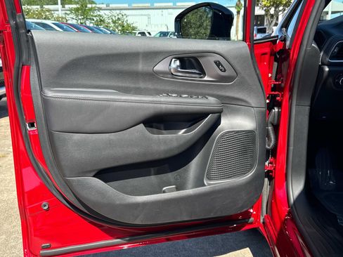 New 2026 Chrysler Pacifica Select image 16