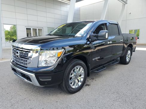 Certified 2024 Nissan Titan SV w/ SV Convenience Package AWD/4WD image 2