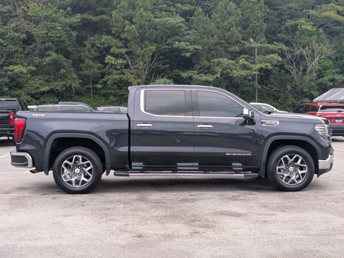 Used 2022 GMC Sierra 1500 SLT w/ SLT Premium Plus Package AWD/4WD image 10