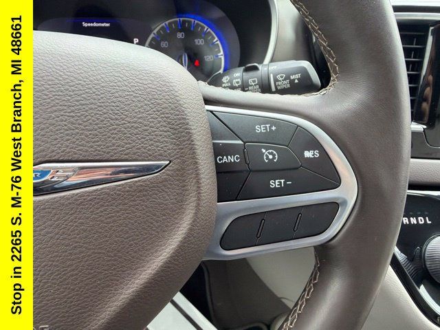 Used 2017 Chrysler Pacifica Touring-L Plus FWD image 43