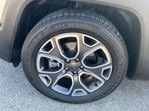 Used 2017 Jeep Renegade Limited image 7