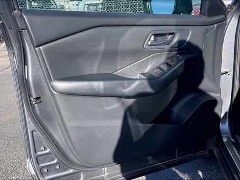 Used 2024 Nissan Rogue S image 18