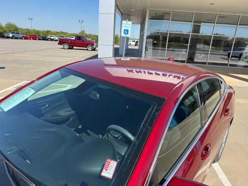 Used 2019 Chevrolet Malibu LT image 3