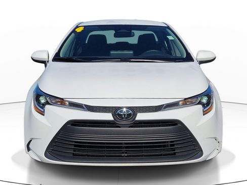 Certified 2024 Toyota Corolla LE image 2