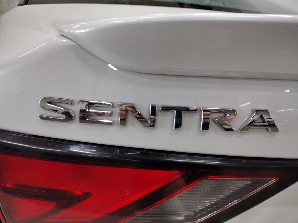 Used 2025 Nissan Sentra SR FWD image 16