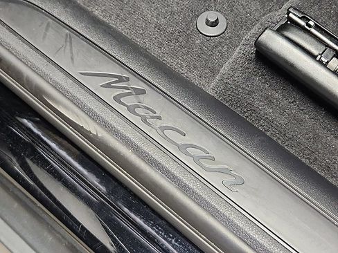 Certified 2026 Porsche Macan AWD/4WD image 33