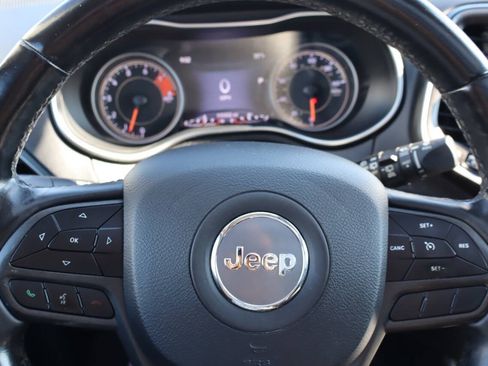 Used 2020 Jeep Cherokee Trailhawk w/ Comfort/Convenience Group AWD/4WD image 16