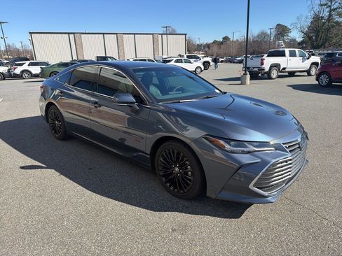 Used 2022 Toyota Avalon Limited image 9