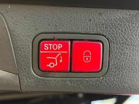 Used 2023 Mercedes-Benz GLB 250 4MATIC image 38