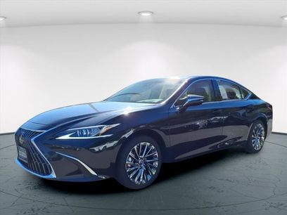New 2025 Lexus ES 300h w/ Luxury Package
