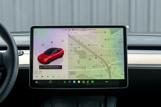 Used 2024 Tesla Model Y Long Range AWD/4WD image 8