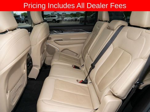 Used 2022 Jeep Grand Cherokee L Limited AWD/4WD image 10