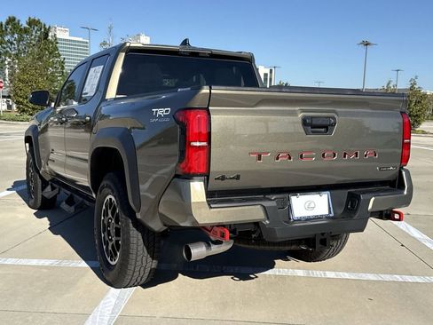 Used 2025 Toyota Tacoma TRD Off-Road image 10